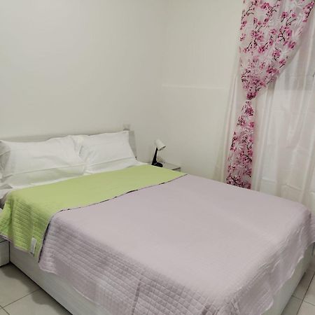 Lovely Appartment Near Como Casnate Con Bernate Eksteriør bilde